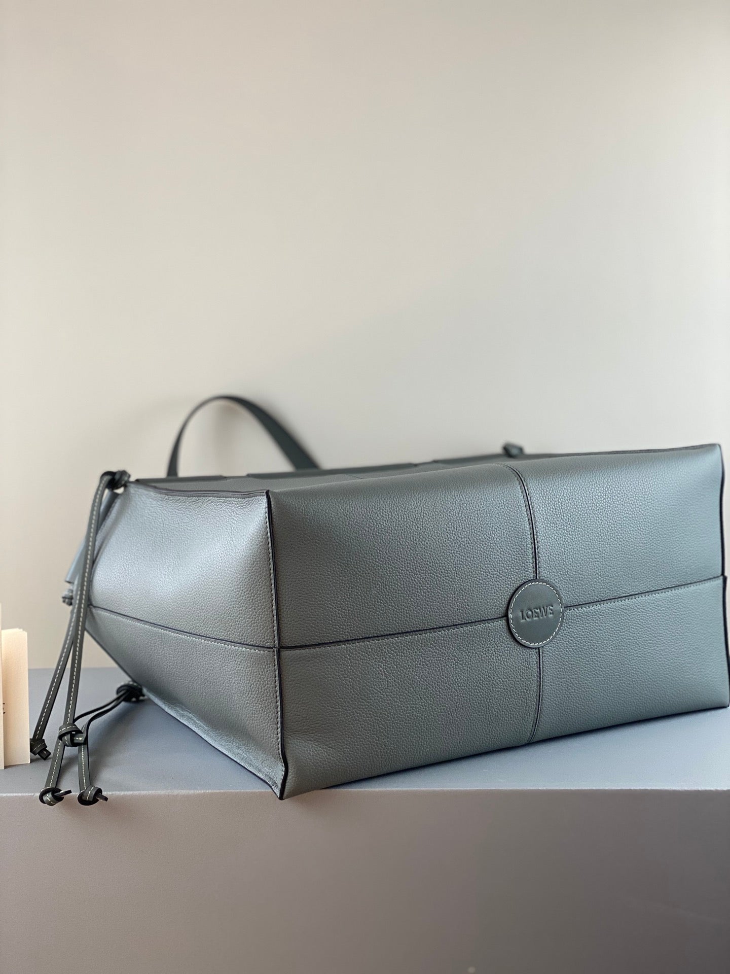 羅L威-Cushion tote 小牛皮 青銅色