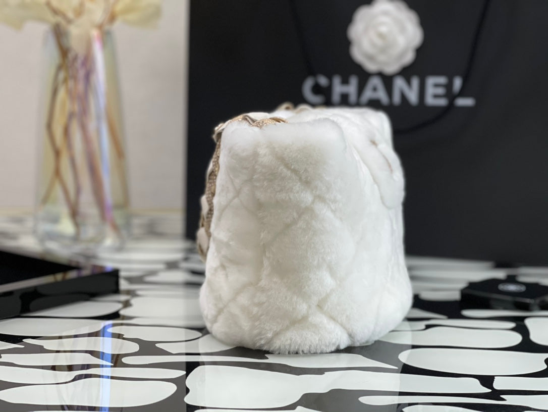 Chanel 剪羊毛鑽鏈包