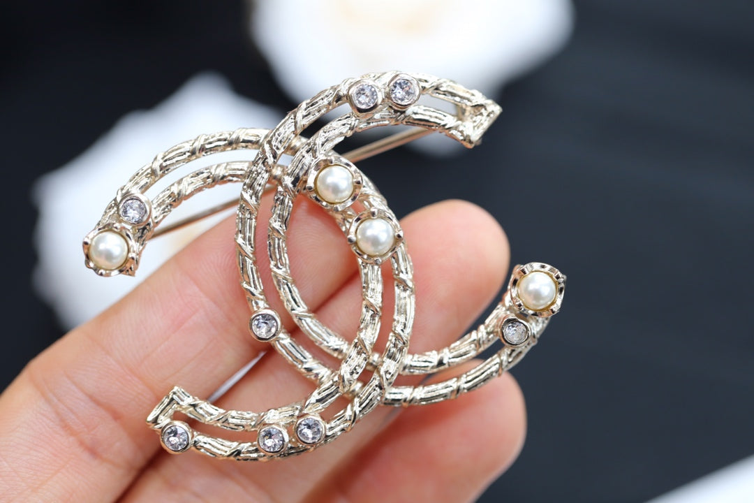 Chanel 胸針