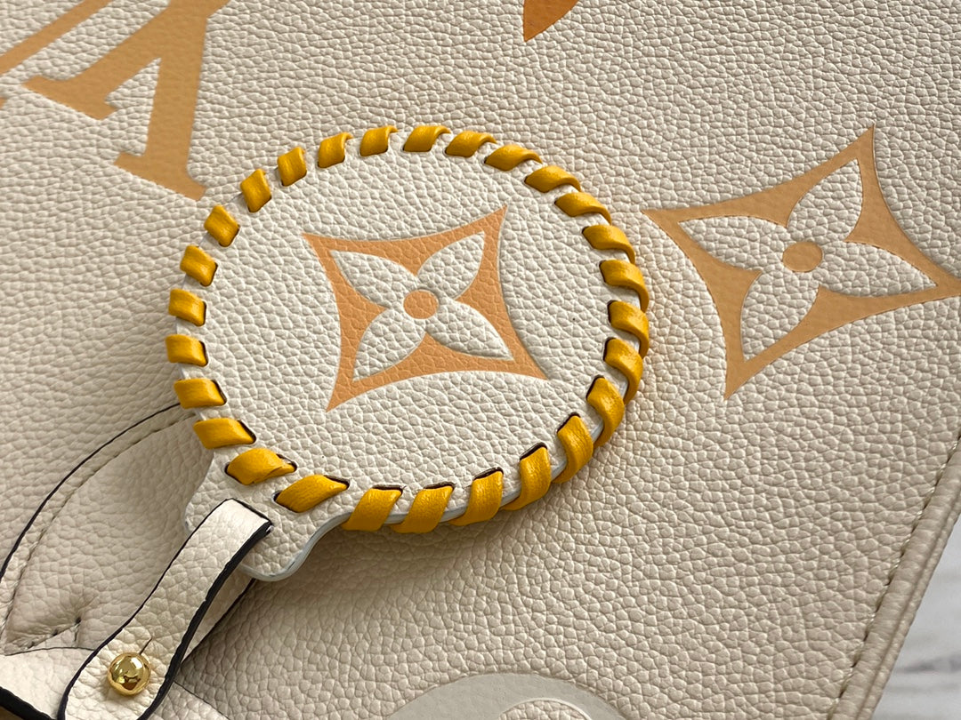 LV M45717 香草黃 By The Pool 膠囊系列 OnTheGo MM中號 Tote 包