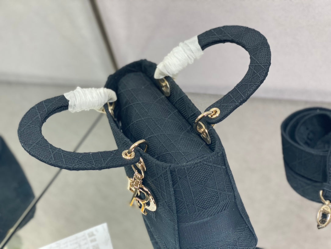 Dior Lady D-Lite黛妃包-刺繡黑色
