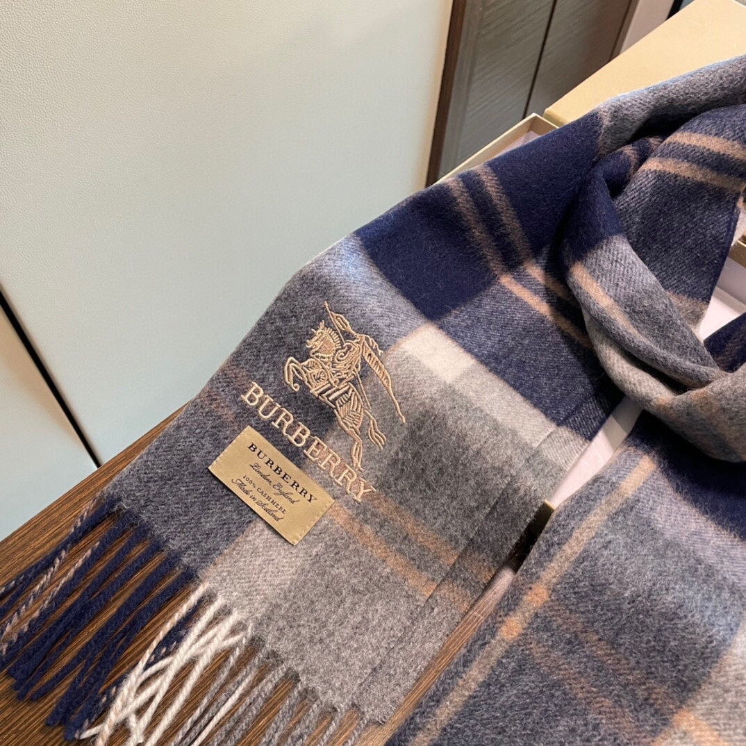 Burberry 羊絨圍巾