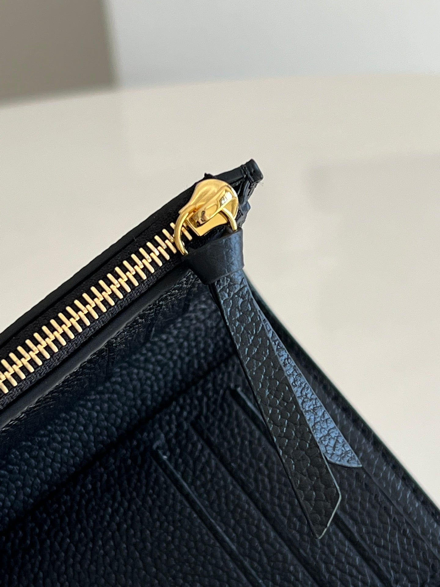 LV M80968 黑色絲印三折短夾