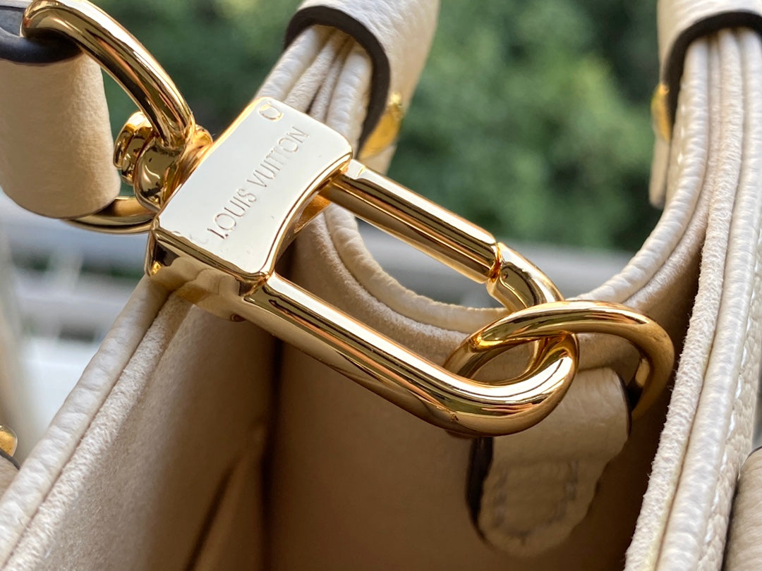 LV M45654 奶白淡粉 Onthego PM
