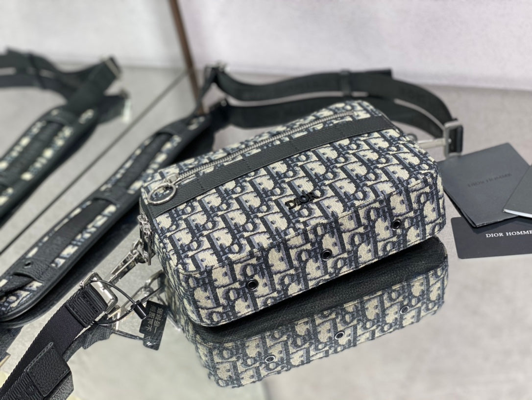 Dior 經典相機包-22*15*5cm