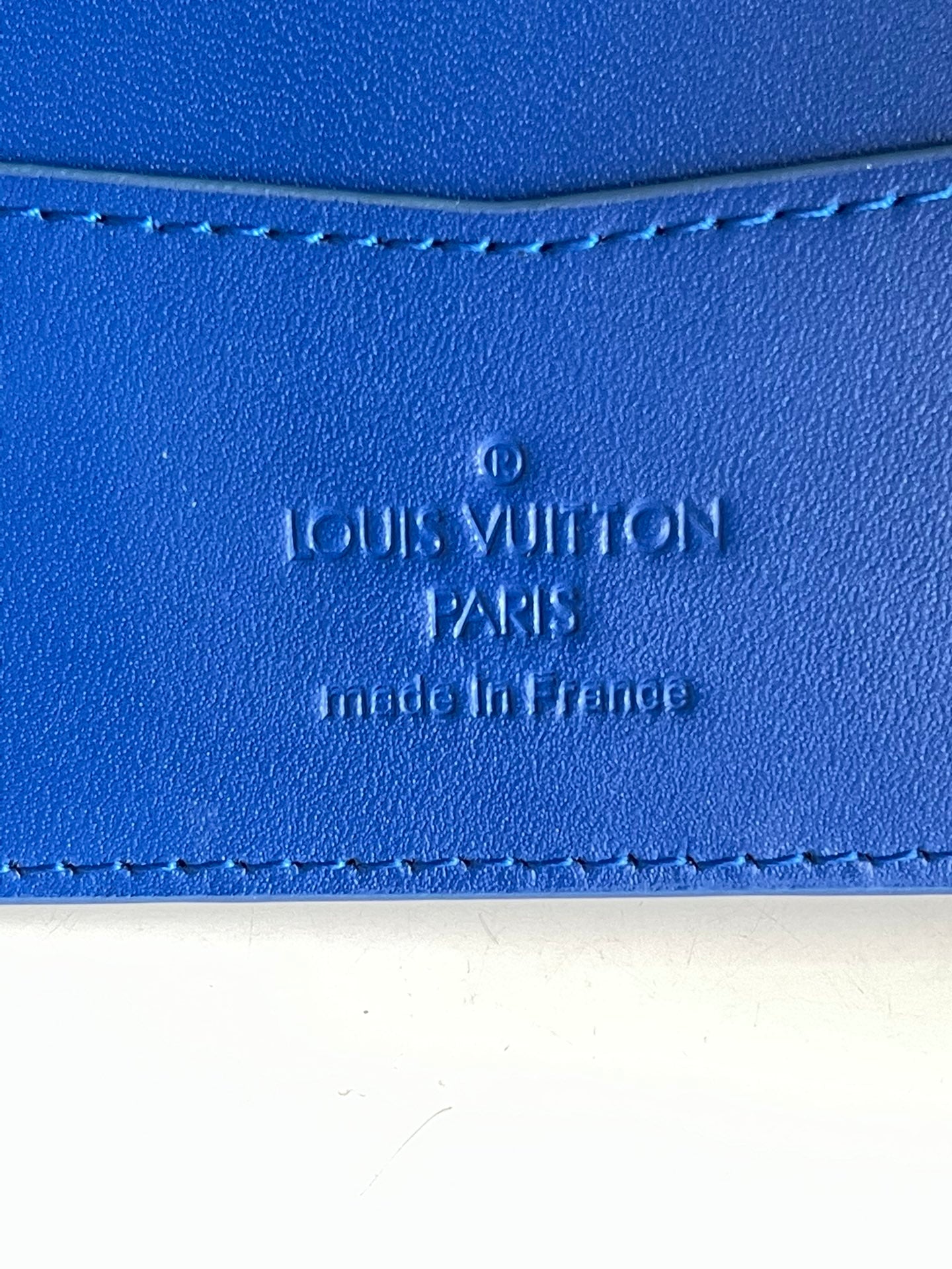 LV M80590 短夾