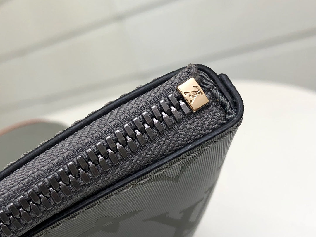 Lou-Monogram Titanium 手拿包
