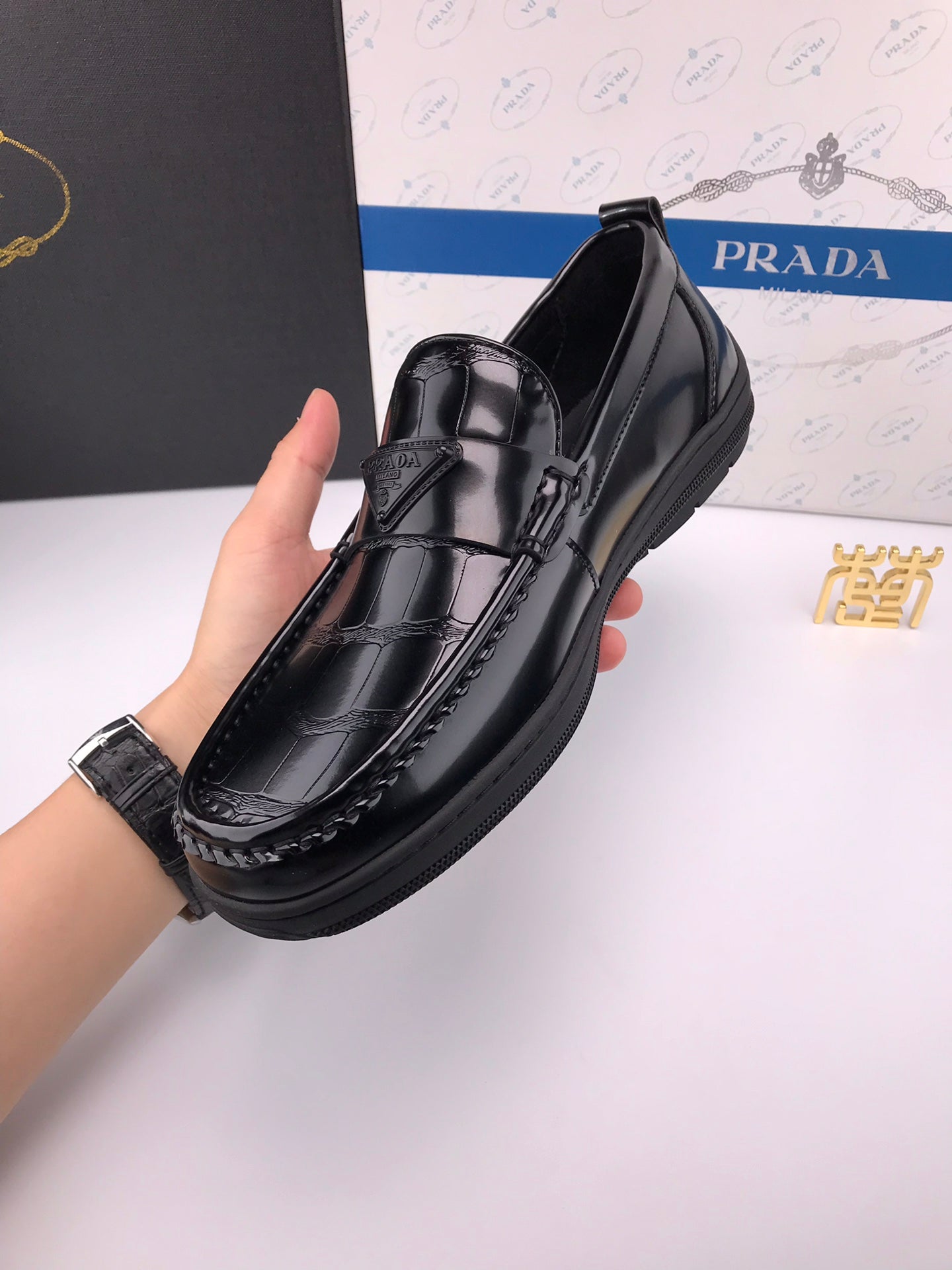 Pra-進口亮漆 休閒鞋