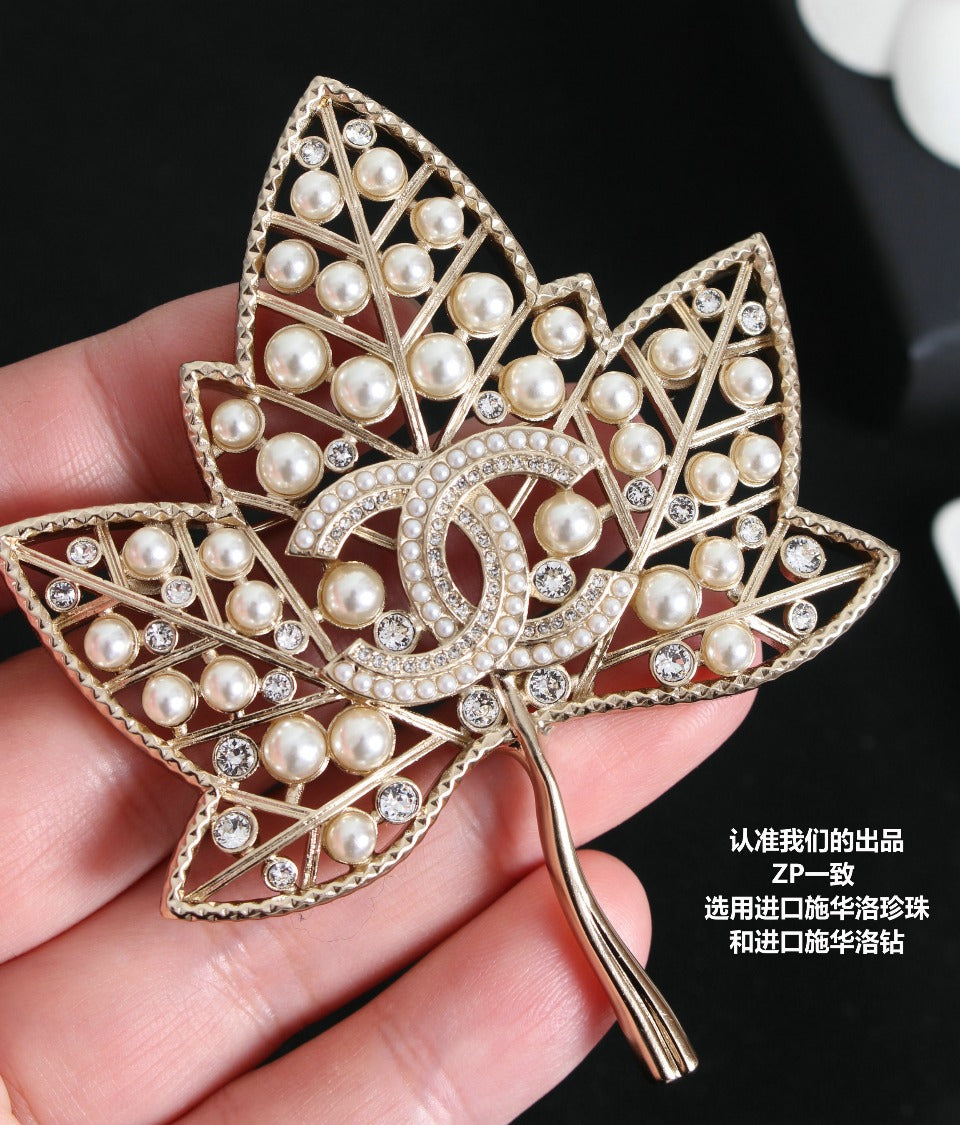 Chanel 胸針