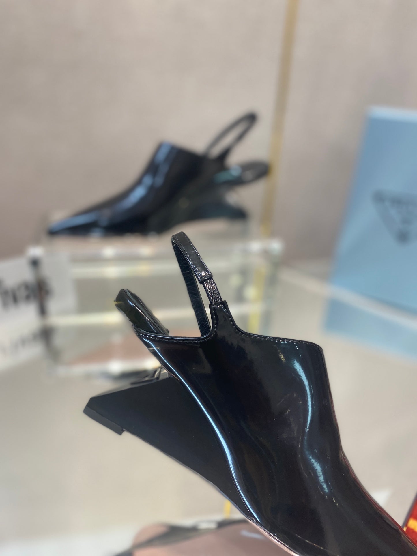 Prada 鞋-Prada 尖頭低跟量跟鞋（黑）