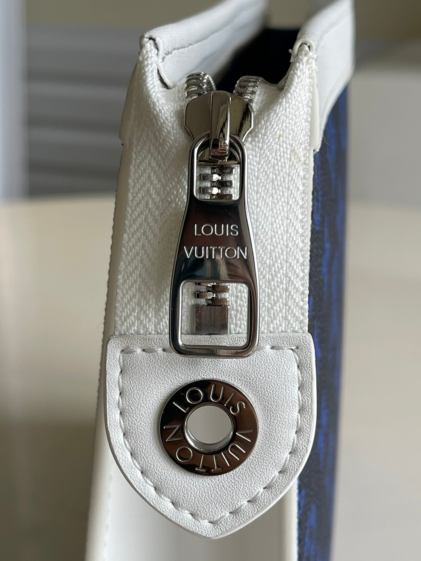 LV M61692字母藍色 經典POCHETTE VOYAGE 中號手袋