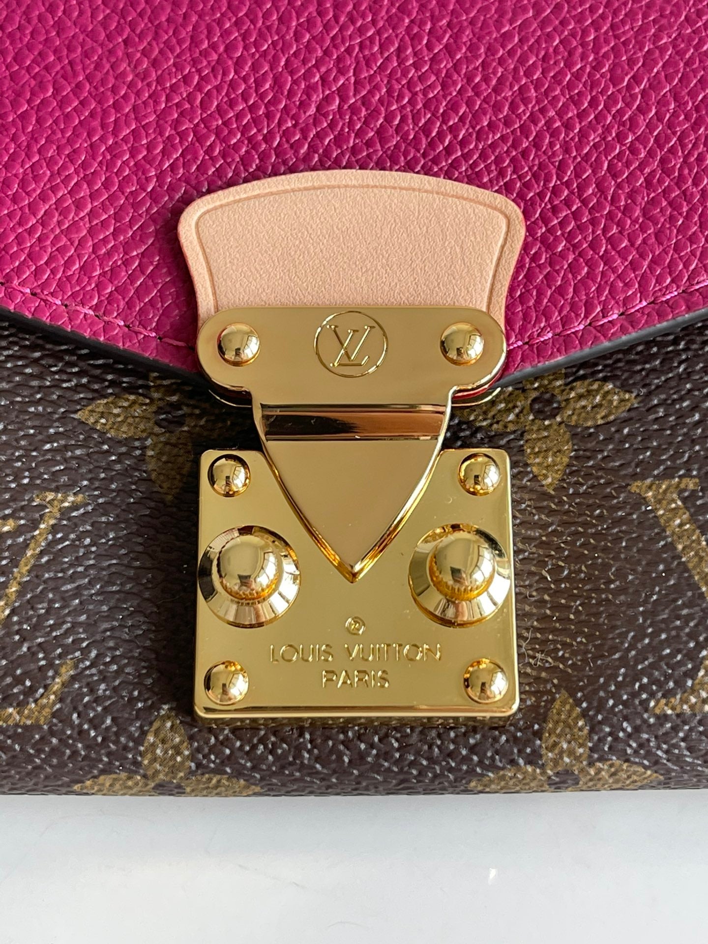 LV M56241 葡萄紫老花 信封式Pallas錢夾