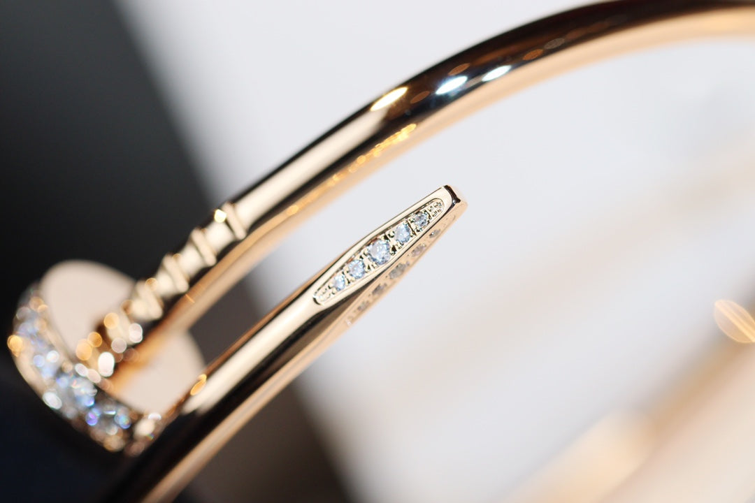 Cartier 釘子細版手鐲-半鑽