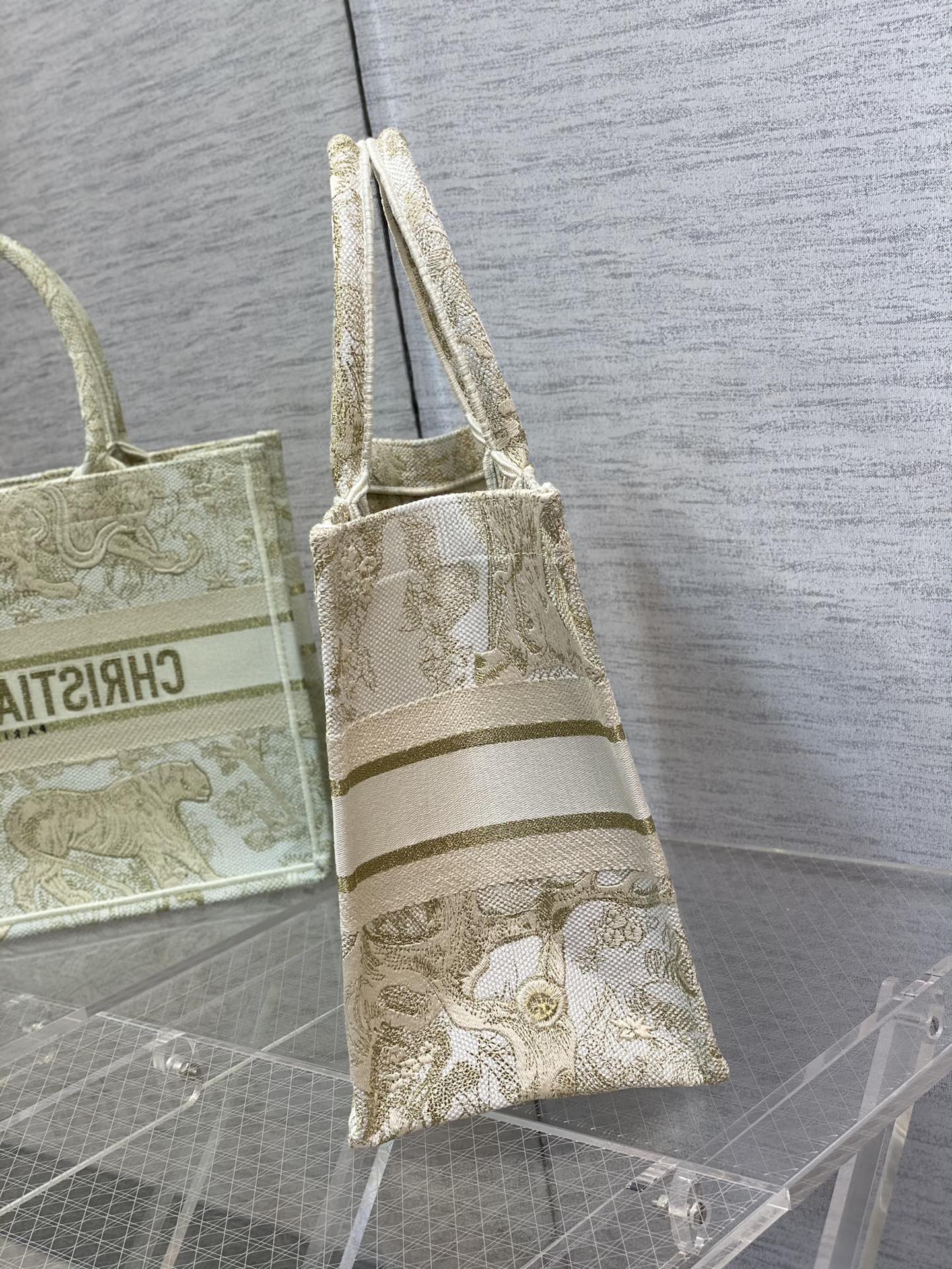 Dior Book Tote-小號36.5cm-金色老虎 聖誕限定