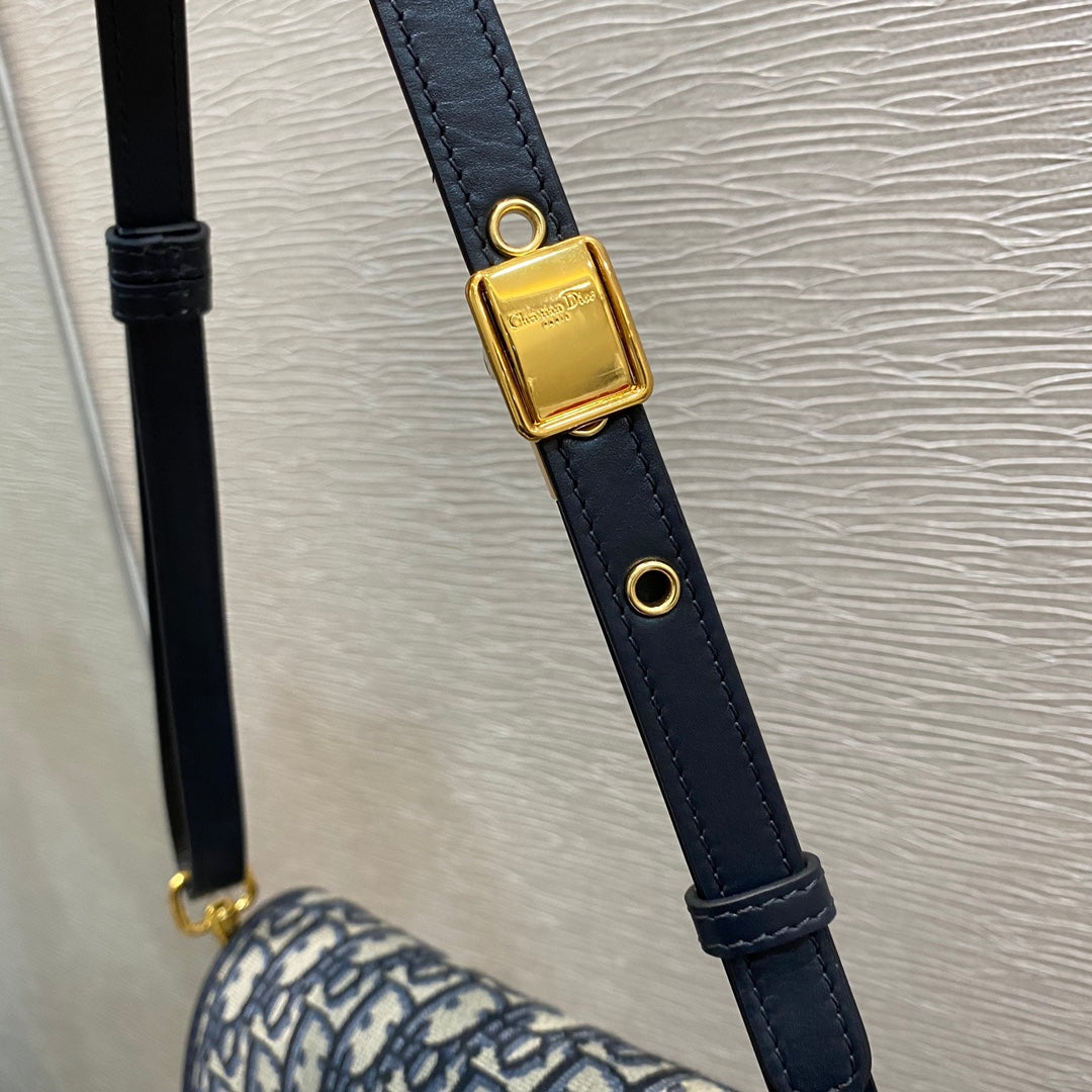 Dior Bobby系列 East-Wes 腋下包 老花
