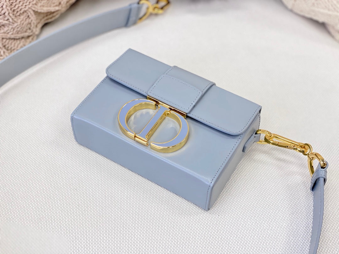 Dior 蒙田 Mini Box-平紋牛皮-珐瑯扣-17.5cm-天藍色