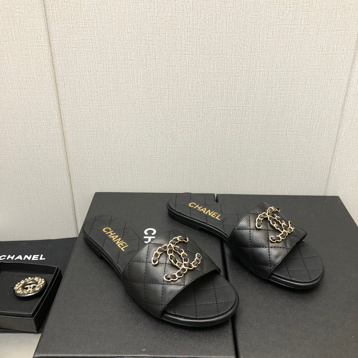 小香家-2023新款 羊皮菱格拖鞋 黑色