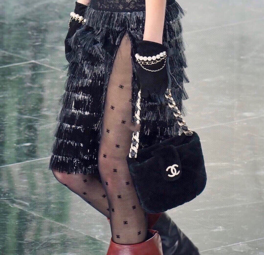 Chanel 秀款植絨絲襪