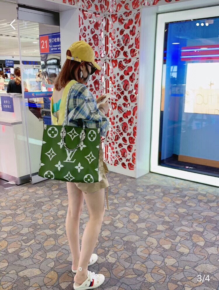 路L家-Onthego 四方購物袋 上身照