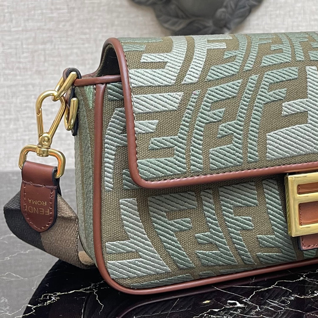 芬F家-Baguette-中長型綠色魚眼刺繡法棍包