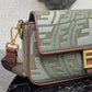 芬F家-Baguette-中長型綠色魚眼刺繡法棍包