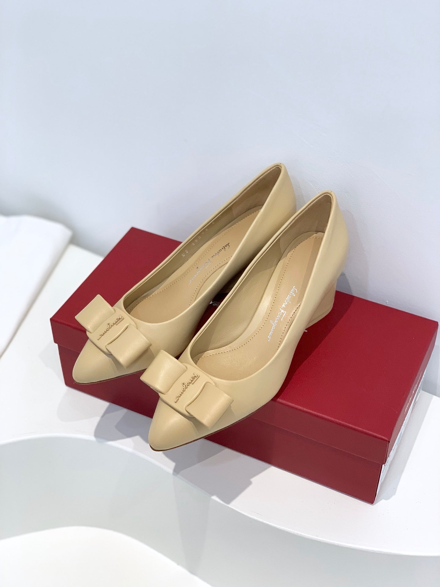 Salvatore Ferragamo鞋-菲拉格慕 Viva低跟尖頭 平底鞋 膚色