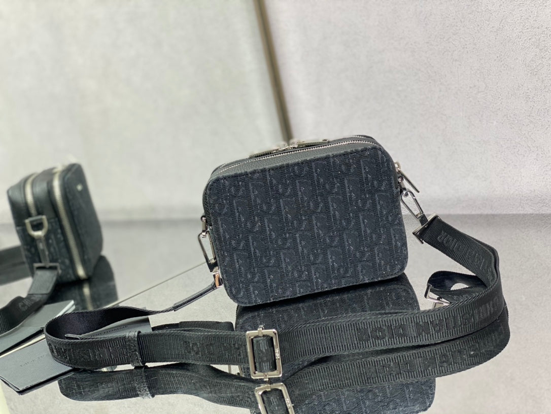 Dior 經典相機包-17*5*12cm