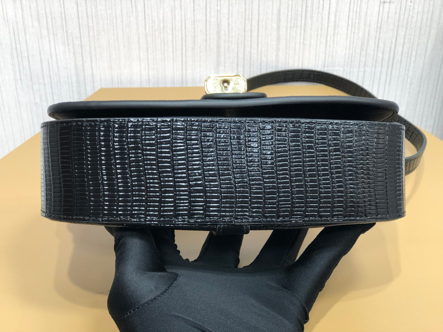賽C家-Mini Tabou Clutch 鎖頭飾腋下包 黑色 蜥蜴紋牛皮壓紋