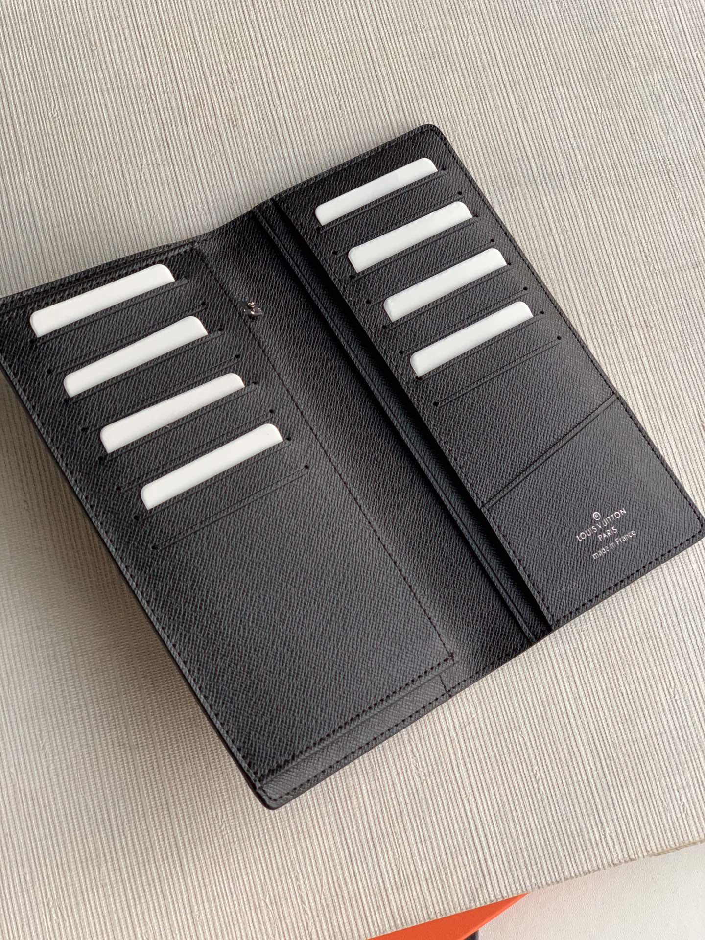 LV M61697 翻蓋長夾