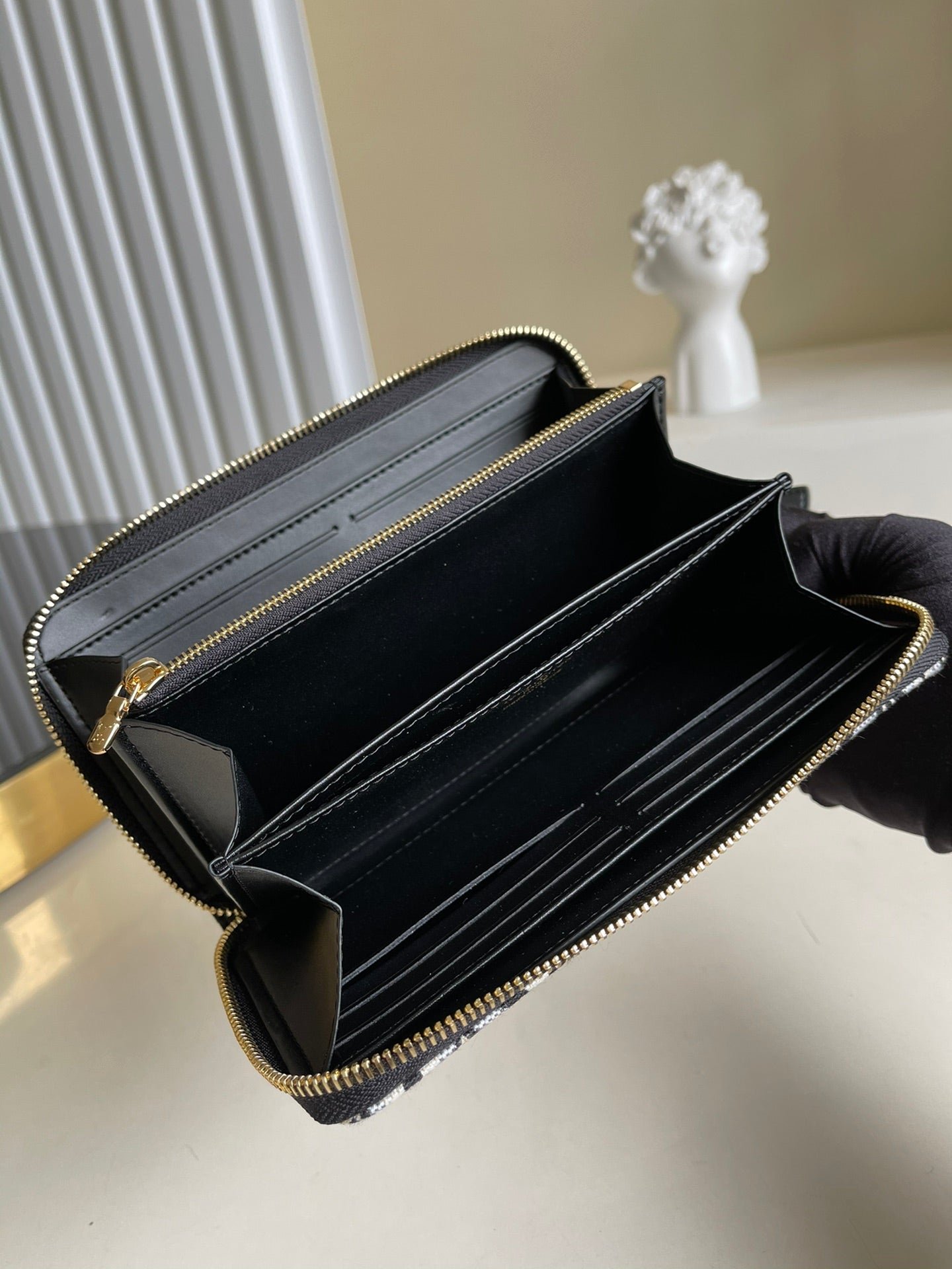 LV M69994 拉鍊長夾