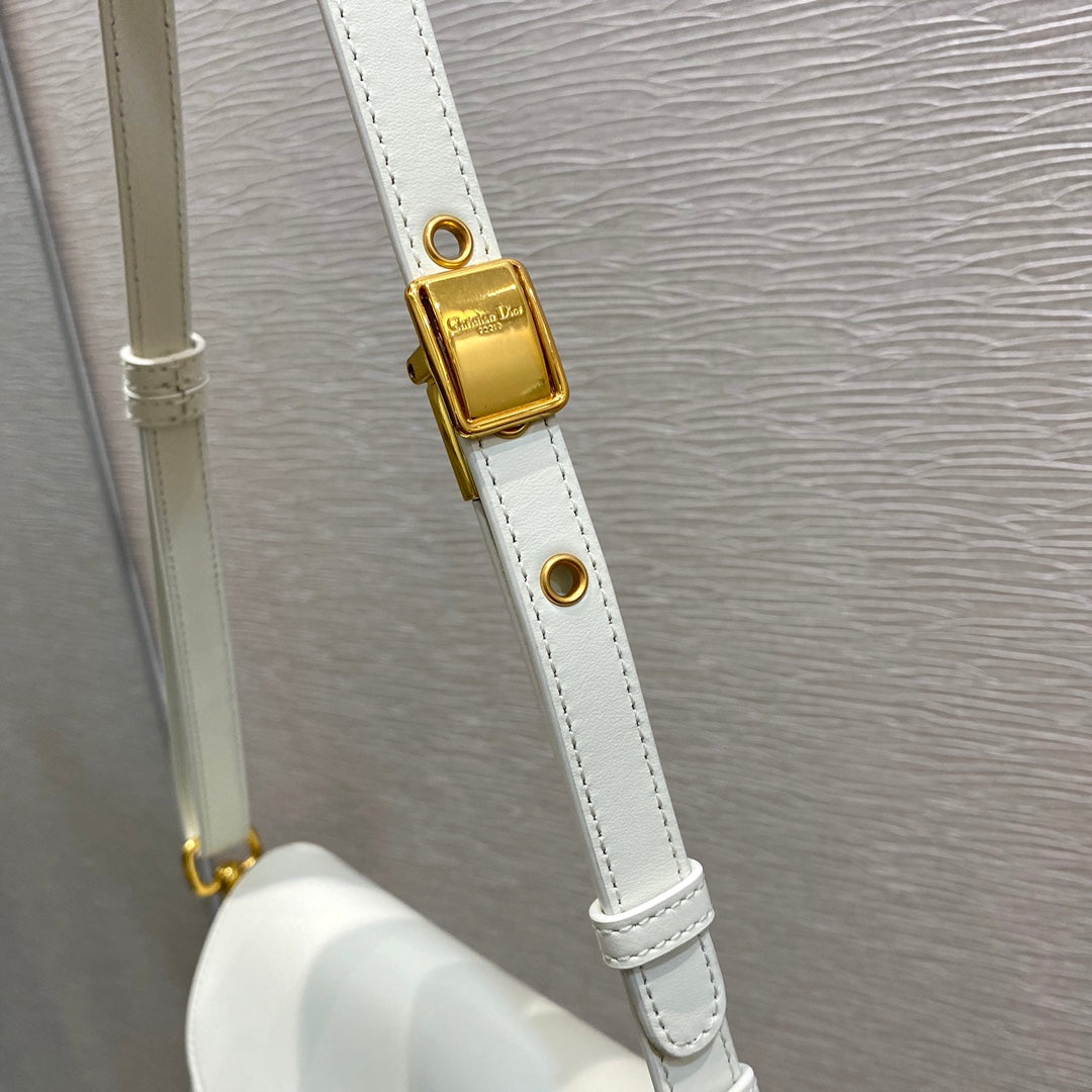 Dior Bobby系列 East-Wes 腋下包 白色