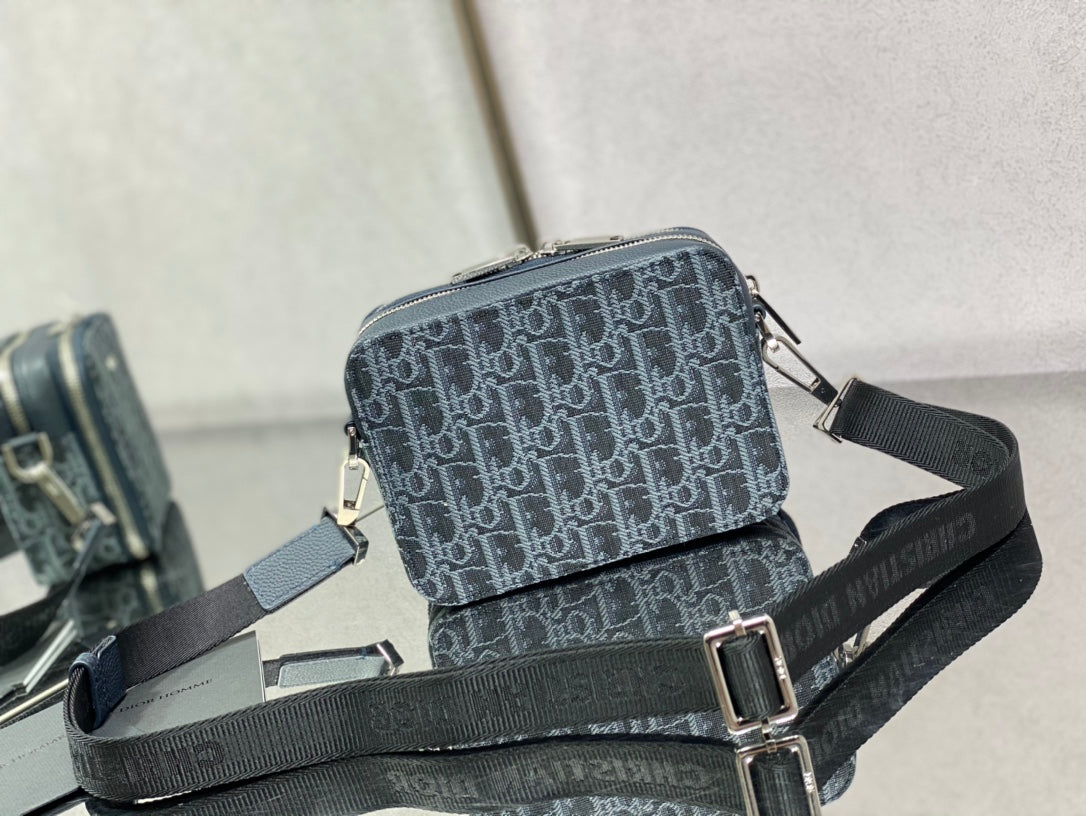 Dior 經典相機包-17*5*12cm
