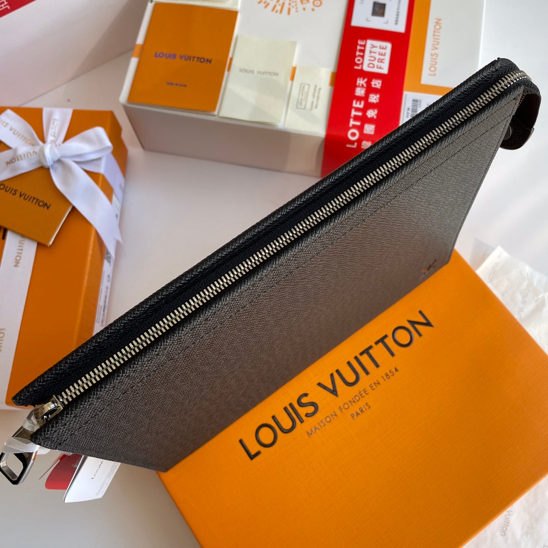 LV M30547 手拿包