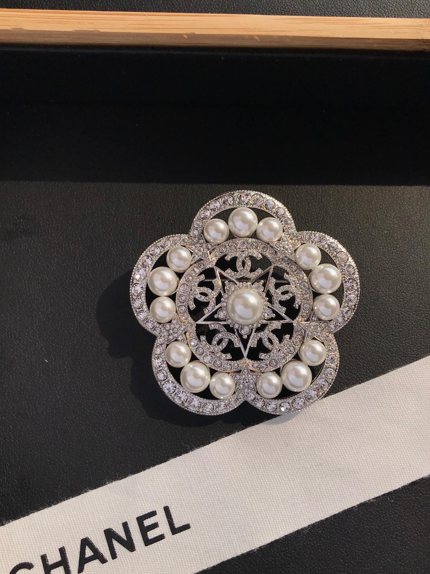 Chanel 胸針
