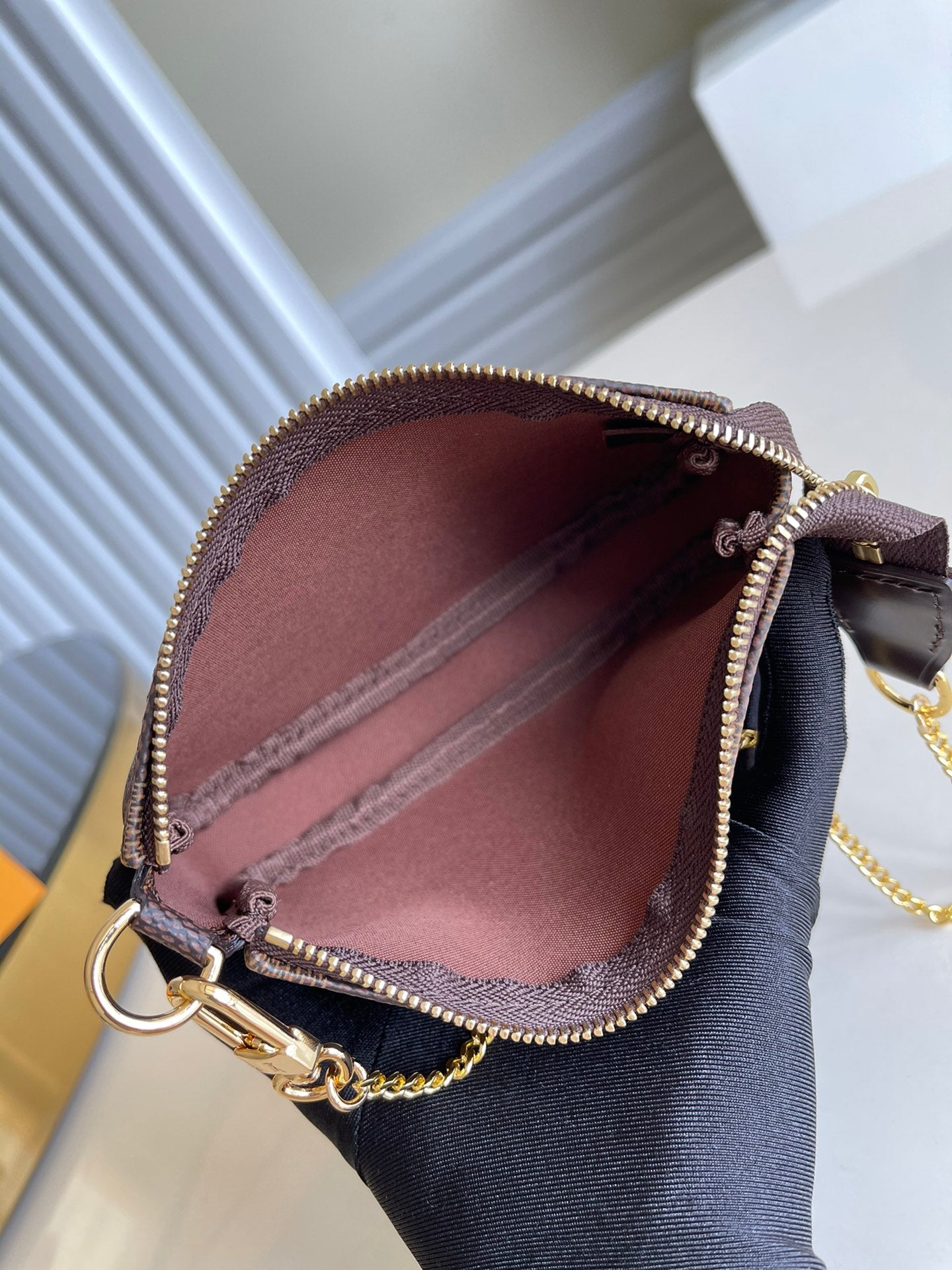 LV M58010咖格 MINI POCHETTE ACCESSORIES 小手袋