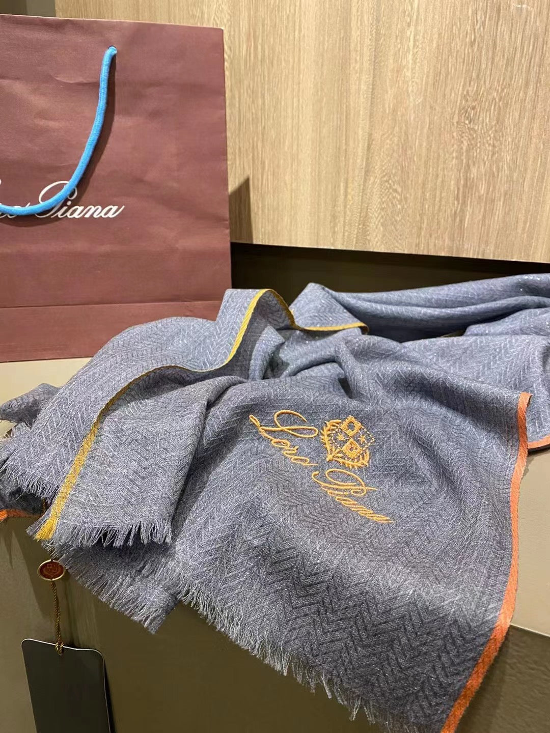 L-Piana  100%羊絨純色系水毛人字紋金斯圍巾-200隻水絨紗線-90*200cm