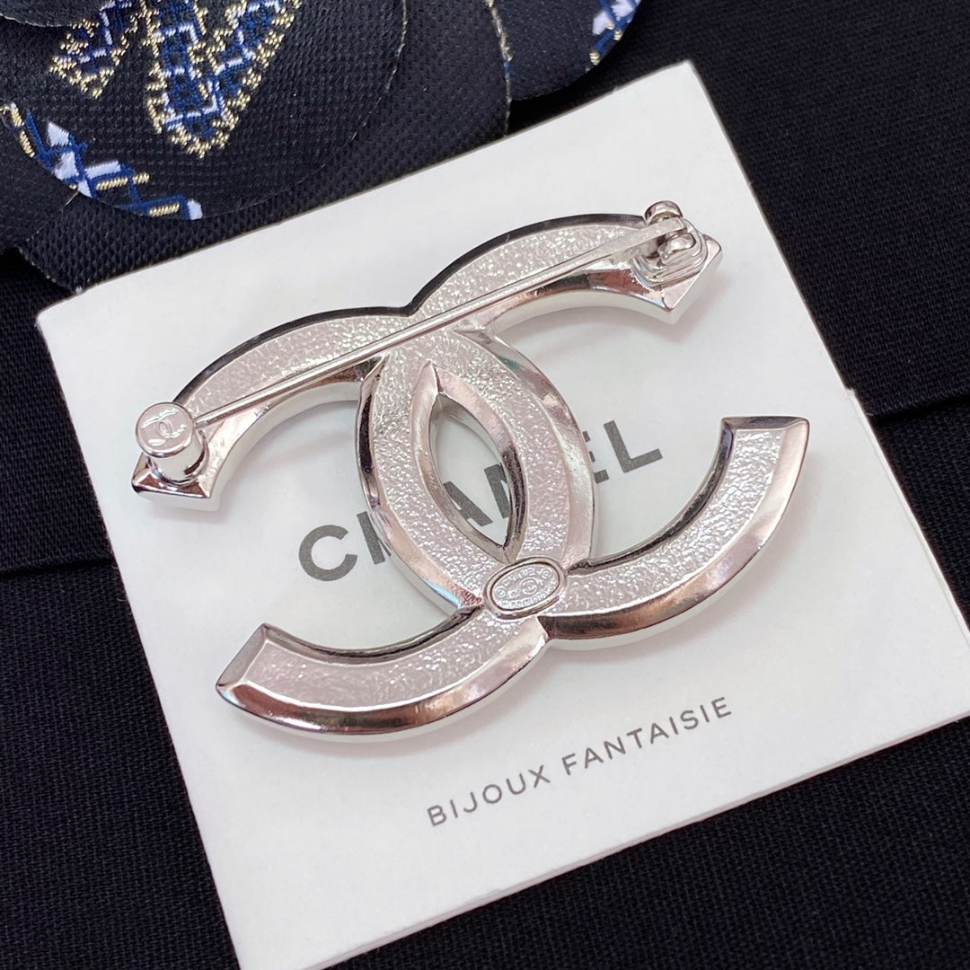 Chanel 胸針