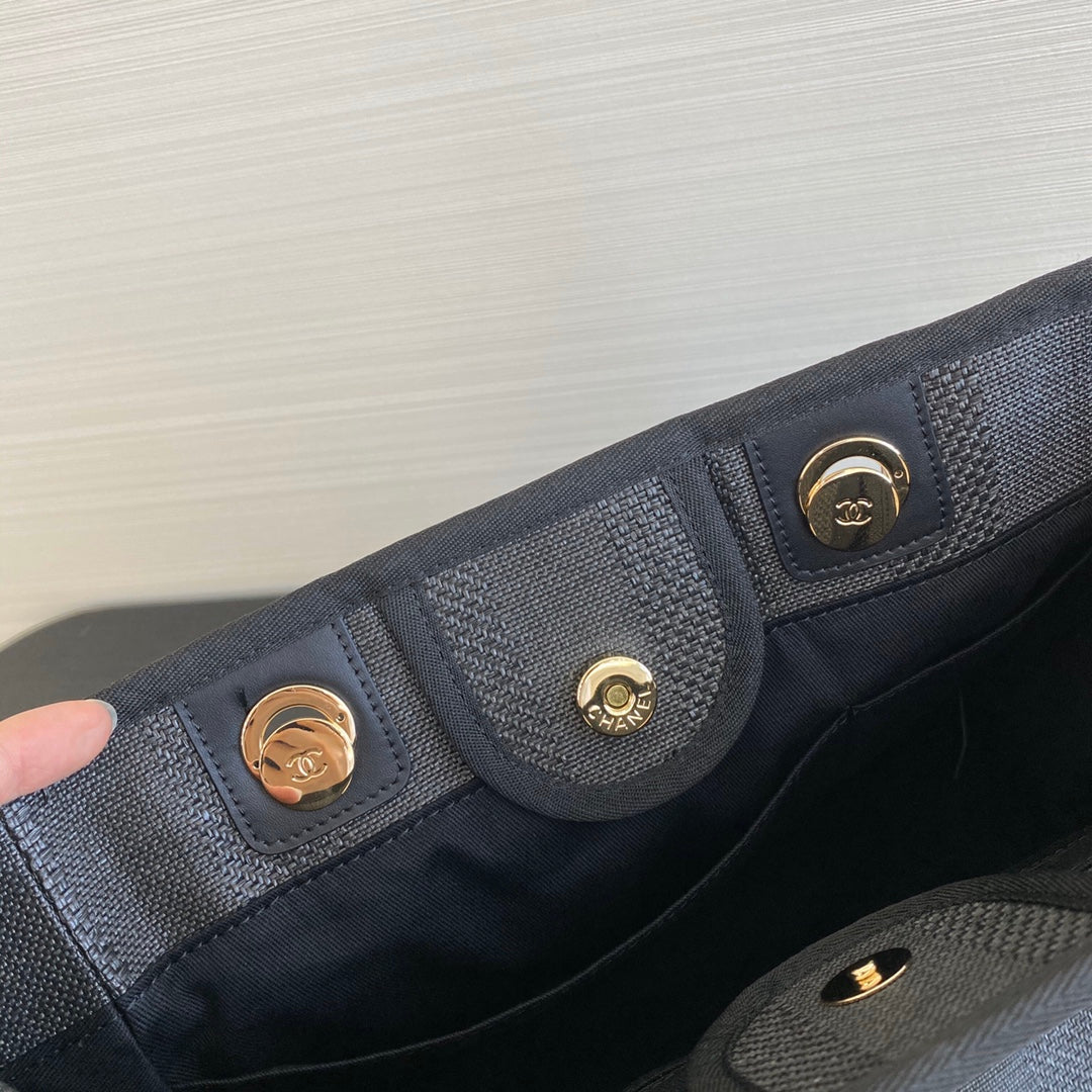 Chanel 中號黑色沙灘包