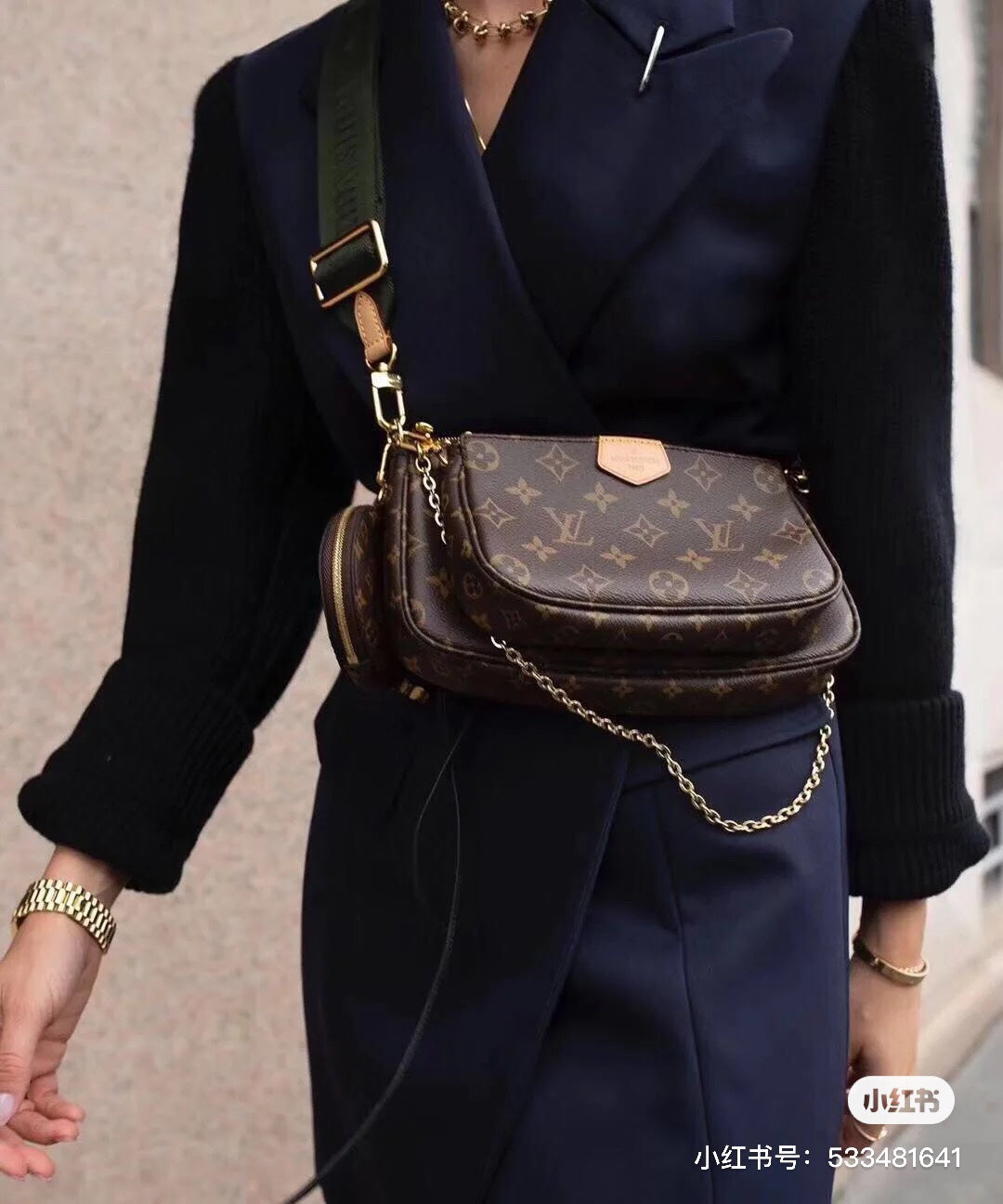 M44813 路L家-Multi Pochette Accessories 五合一麻將包 綠色 上身照