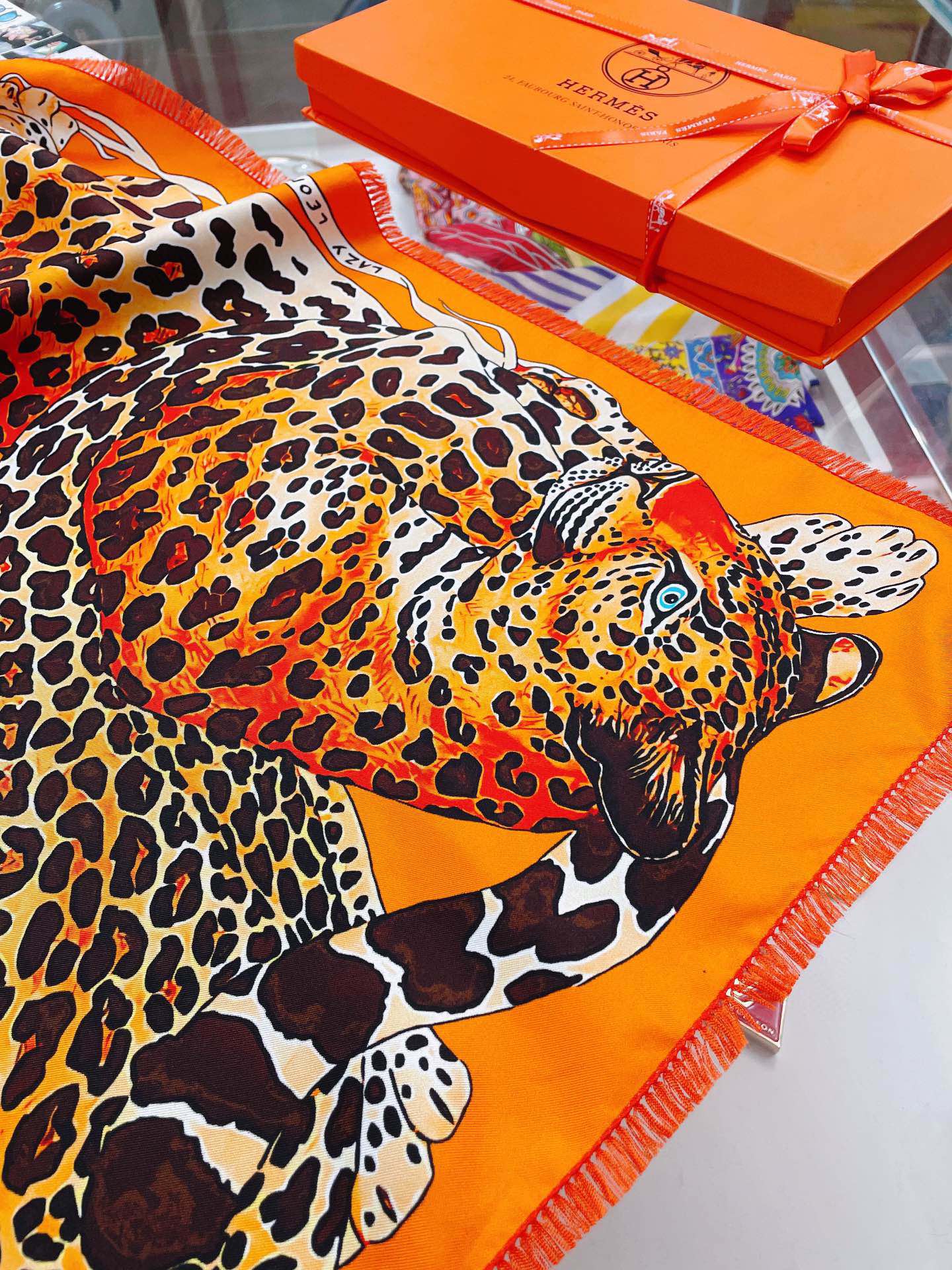Hermes 慵懶花豹90絲巾