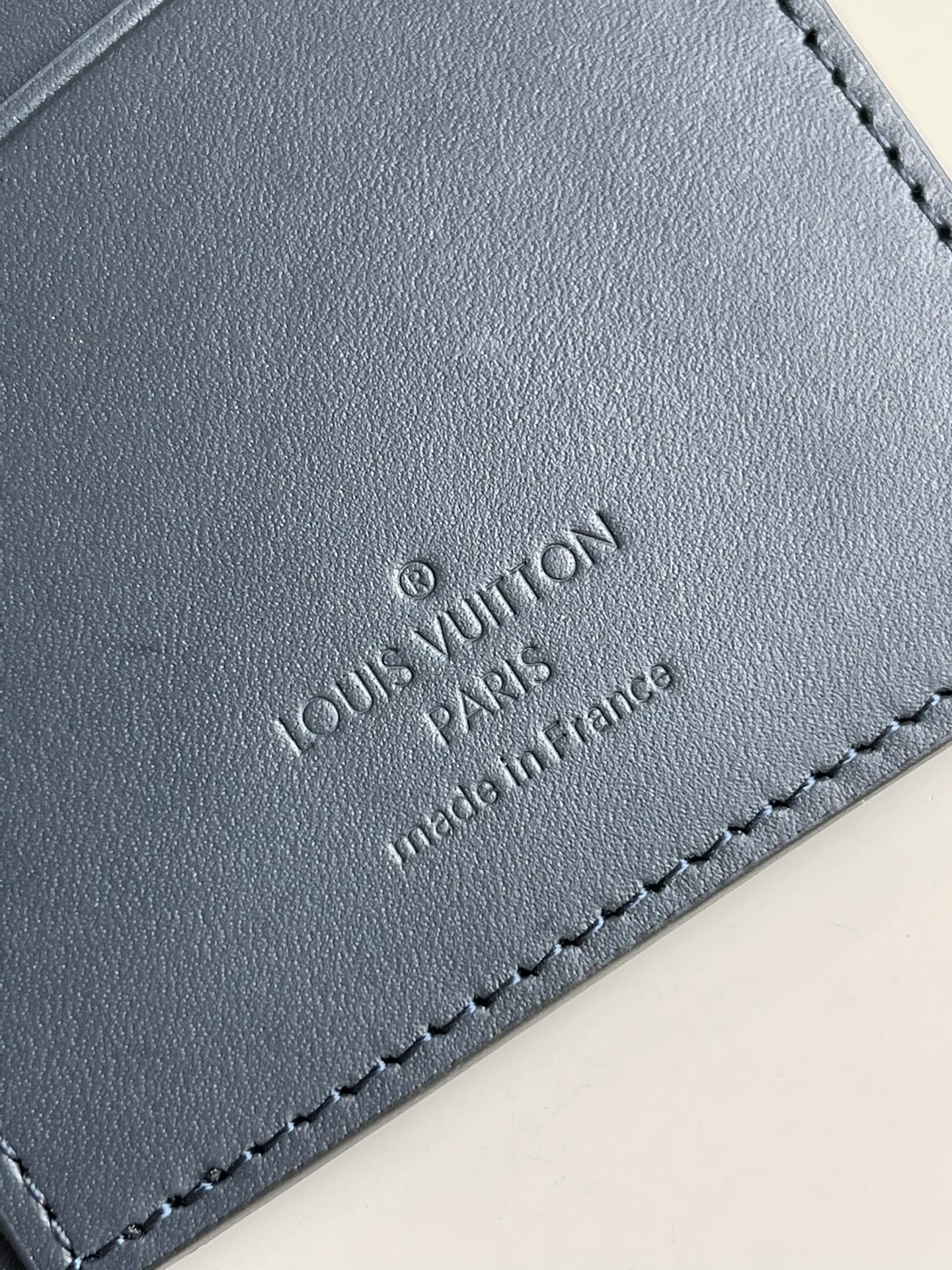 LV M58192藍色荔枝紋長夾