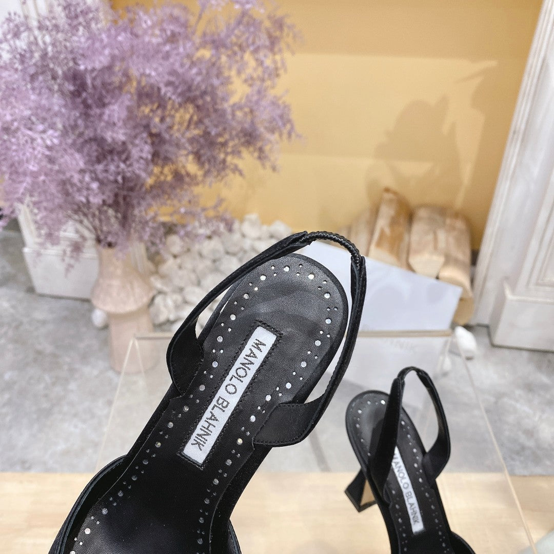 Manolo Blahnik-22SS 晶飾搭扣高跟鞋 黑色 8cm