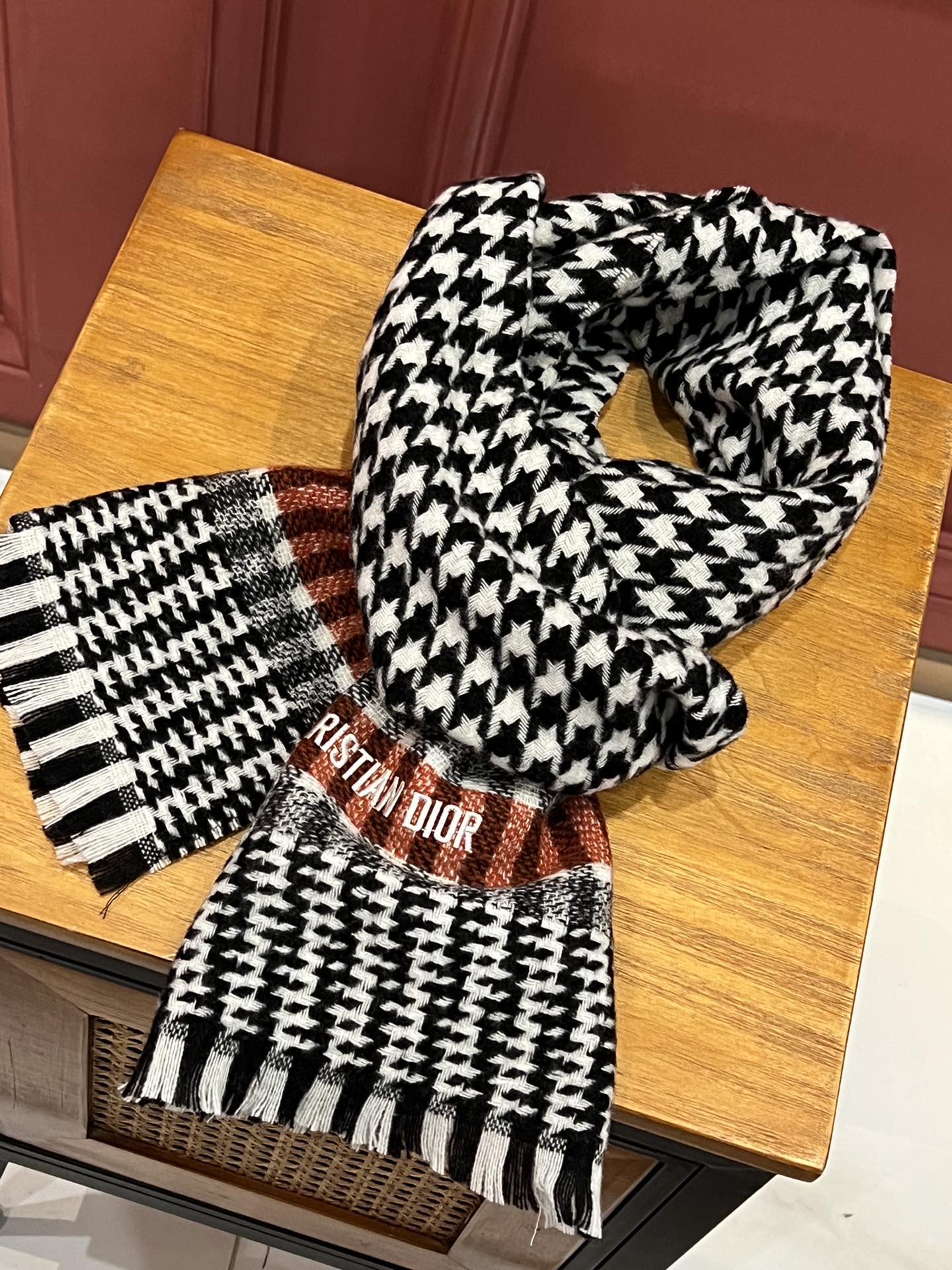 迪D家-千鳥格圍巾 190*32cm 100%羊絨
