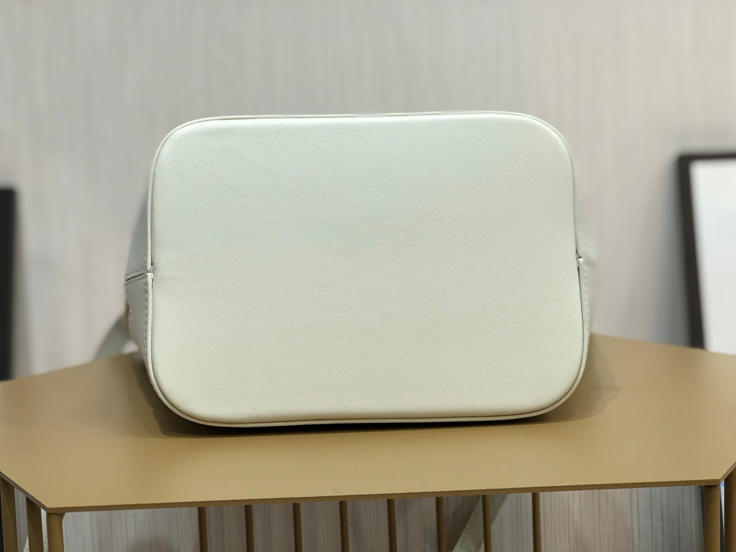 賽C家-2022s春夏新品 CUIR TRIOMPHE小號光滑牛皮水桶包