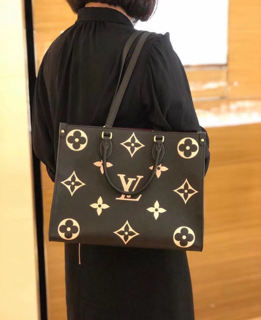 M45495 路L家-Onthego Tote 包 中號 上身照