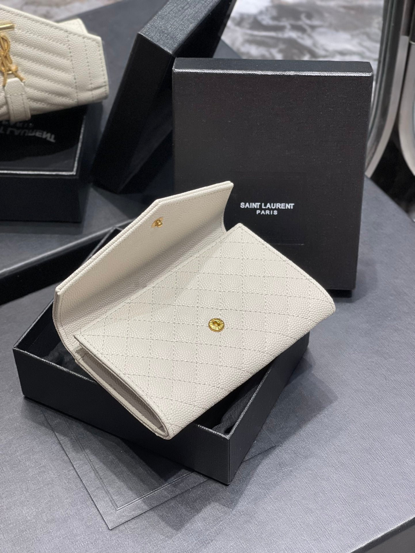 YSL 新品短夾_ 白色金扣