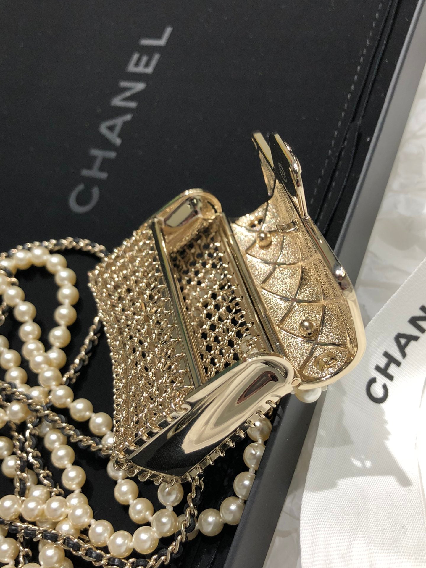 Chanel 珍珠鏈條金屬小包