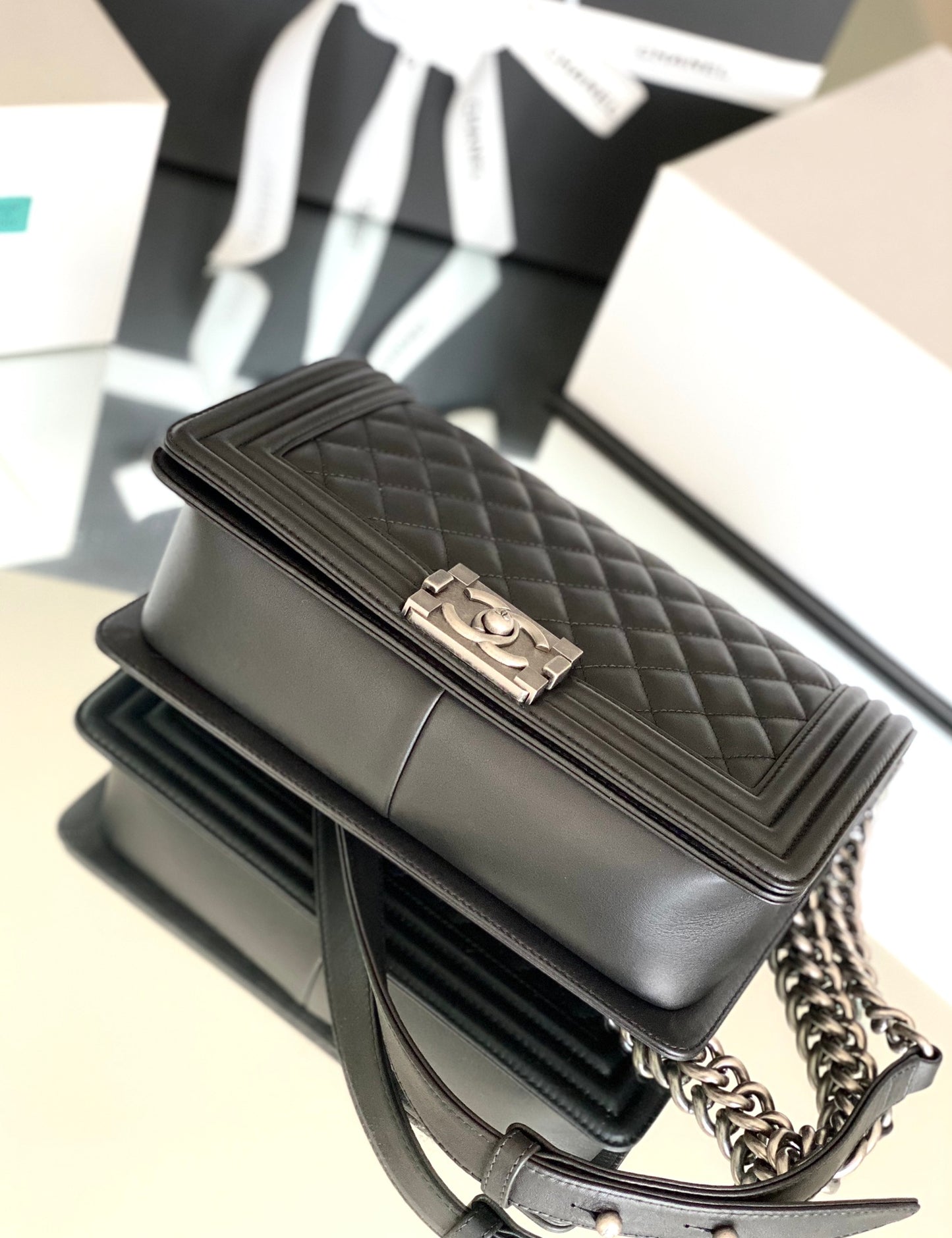 Chanel Leboy 25-黑色胎牛皮-復古銀扣