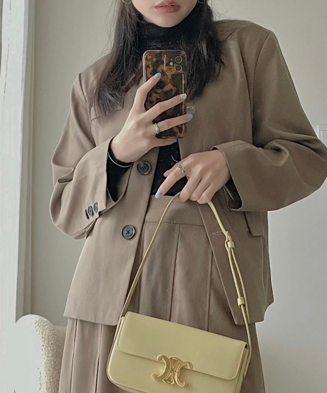 Celine Triomphe 牛皮革腋下包-黃色