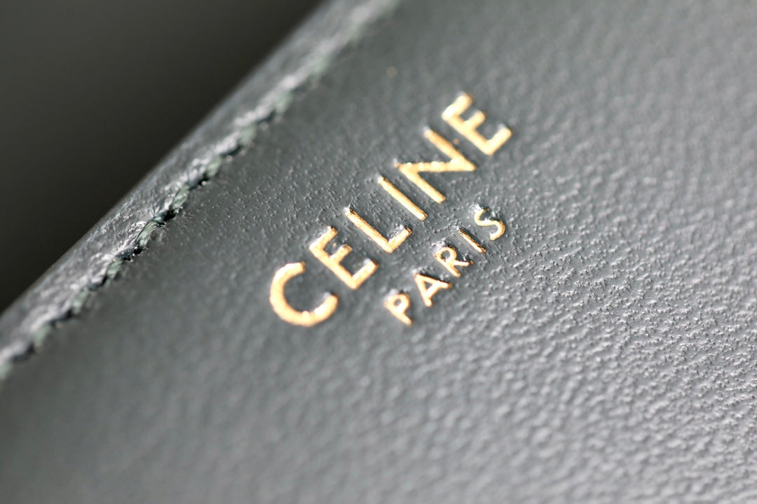 Celine TRIOMPHE 小號亮澤羊皮翻蓋錢包-墨綠
